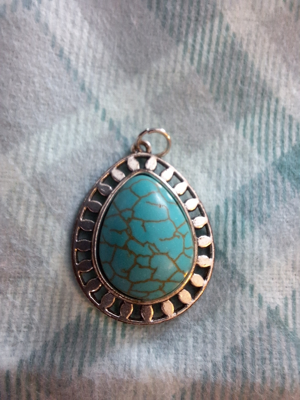 Vintage Silver-Tone Faux Turquoise Teardrop Pendant Necklace in Blue & Gold